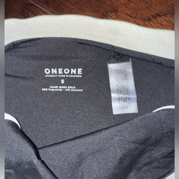 Oneone Swimwear Black Bikini Bottom Size Small Black/Cream Ribbed Fabric NWT - Picture 6 of 8